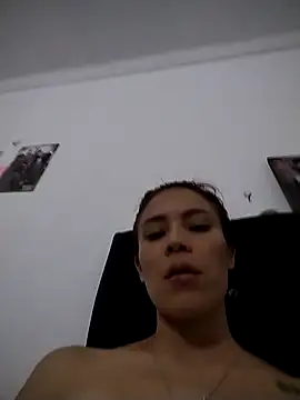 Snapshot of dulcelatin21 chatting on 11-10-25, 04:33 dulcelatin21 online show from 11-10-25, 04:33