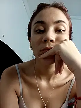 Snapshot of dulcelatin21 chatting on 12-14-25, 05:13 dulcelatin21 online show from 12-14-25, 05:13