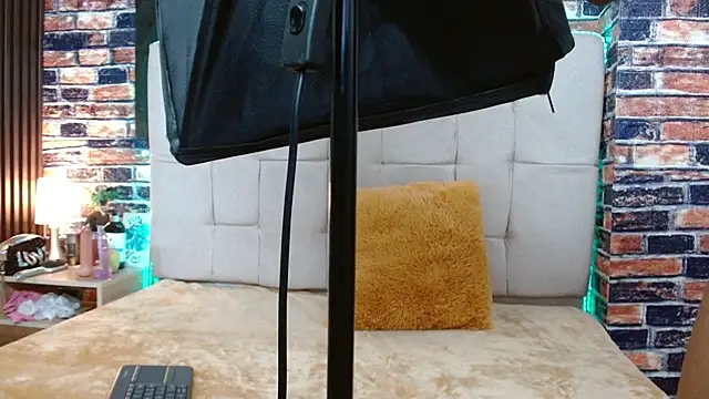 marilunabrown303av online show from 10-28-25, 02:09