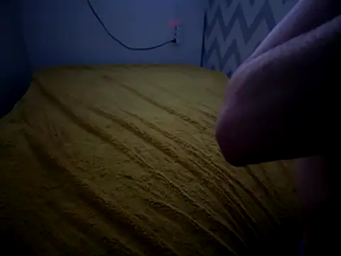 Snapshot of Seriy43 chatting on 12-18-25, 04:18 Seriy43 online show from 12-18-25, 04:18