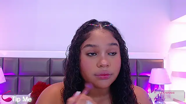 Snapshot of LennaEvans chatting on 11-26-25, 11:00 LennaEvans online show from 11-26-25, 11:00