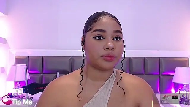 Snapshot of LennaEvans chatting on 12-05-25, 11:08 LennaEvans online show from 12-05-25, 11:08