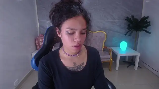 Snapshot of Canela_s1 chatting on 09-18-25, 01:40 Canela s1 online show from 09-18-25, 01:40