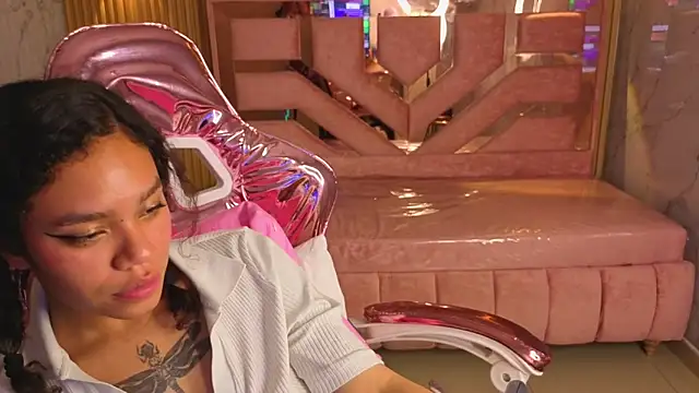 Snapshot of Canela_s1 chatting on 09-21-25, 08:16 Canela s1 online show from 09-21-25, 08:16