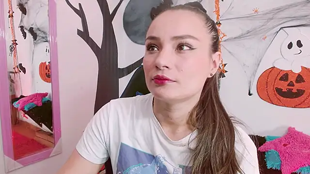 Snapshot of danna_888 chatting on 10-14-25, 06:52 danna 888 online show from 10-14-25, 06:52