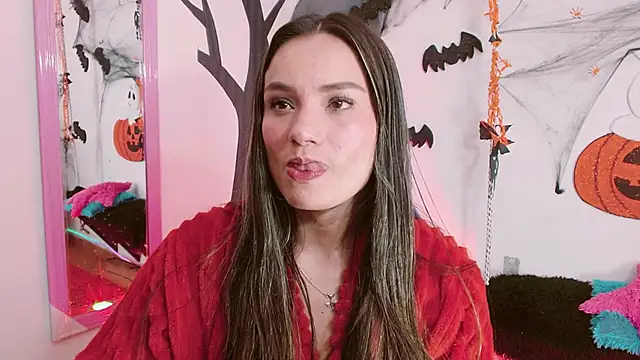 Snapshot of danna_888 chatting on 10-18-25, 09:37 danna 888 online show from 10-18-25, 09:37