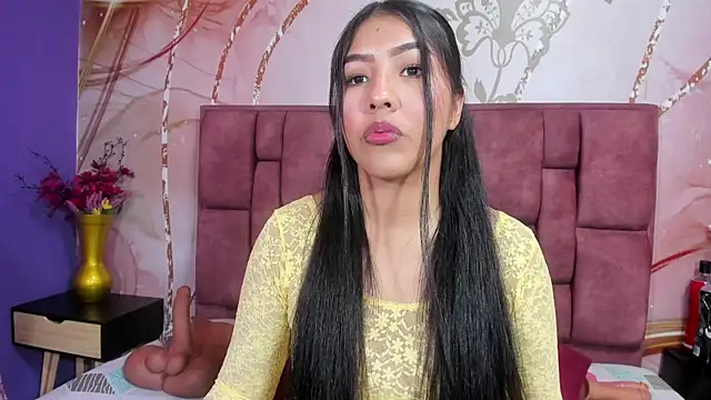 luna maisonn online show from 12-13-25, 08:25