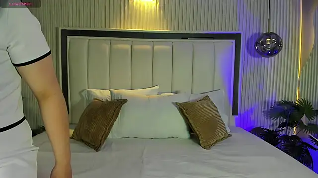 Snapshot of MariathLittle chatting on 10-24-25, 05:20 MariathLittle online show from 10-24-25, 05:20