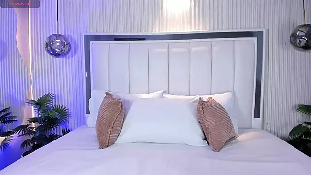 MariathLittle online show from 11-24-25, 05:34