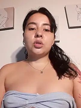 Snapshot of Yuli-27 chatting on 10-14-25, 02:23 Yuli-27 online show from 10-14-25, 02:23