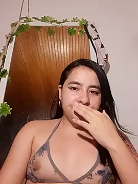 Snapshot of Yuli-27 chatting on 11-20-25, 02:56 Yuli-27 online show from 11-20-25, 02:56