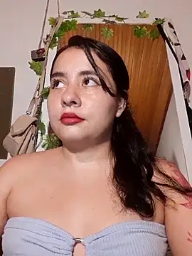 Snapshot of Yuli-27 chatting on 11-21-25, 02:32 Yuli-27 online show from 11-21-25, 02:32