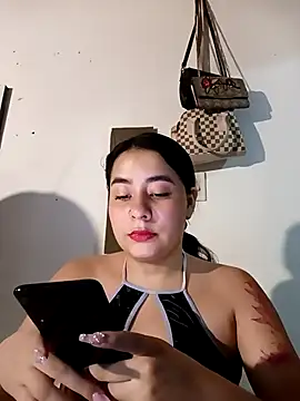 Snapshot of Yuli-27 chatting on 12-04-25, 10:07 Yuli-27 online show from 12-04-25, 10:07