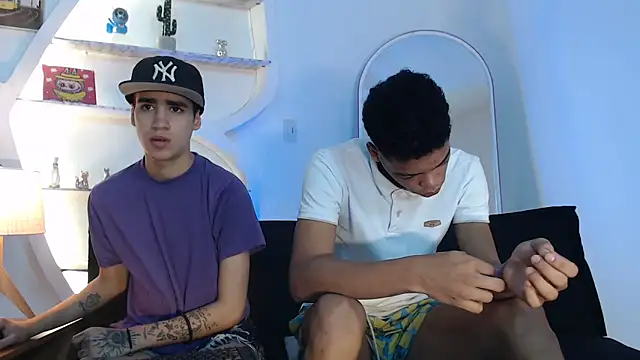 Snapshot of PRETTY_FEM chatting on 09-17-25, 01:24 PRETTY FEM online show from 09-17-25, 01:24