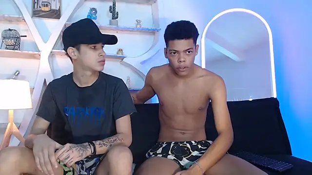 Snapshot of PRETTY_FEM chatting on 09-20-25, 02:18 PRETTY FEM online show from 09-20-25, 02:18