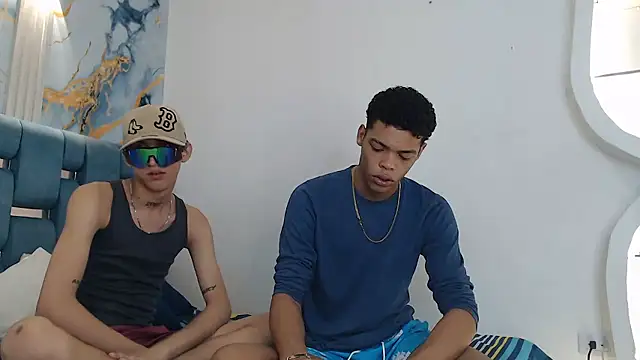 Snapshot of PRETTY_FEM chatting on 01-11-26, 01:21 PRETTY FEM online show from 01-11-26, 01:21