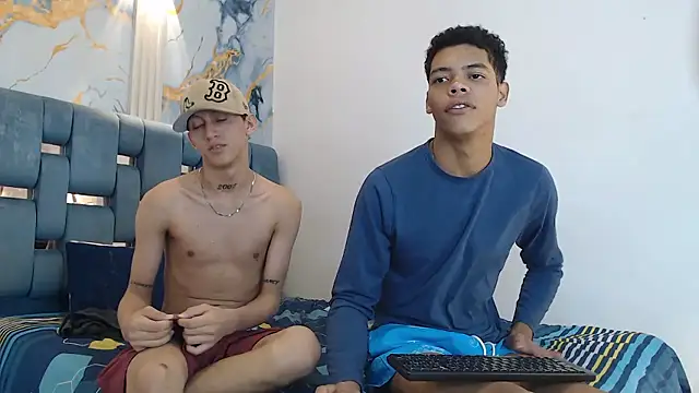 Snapshot of PRETTY_FEM chatting on 01-11-26, 06:24 PRETTY FEM online show from 01-11-26, 06:24