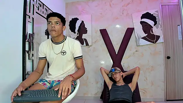 Snapshot of PRETTY_FEM chatting on 02-03-26, 06:40 PRETTY FEM online show from 02-03-26, 06:40