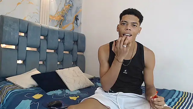 Snapshot of PRETTY_FEM chatting on 02-12-26, 01:22 PRETTY FEM online show from 02-12-26, 01:22