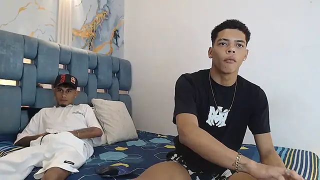 Snapshot of PRETTY_FEM chatting on 02-18-26, 01:34 PRETTY FEM online show from 02-18-26, 01:34