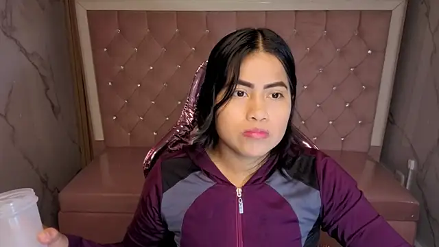 Victoria b  online show from 11-11-25, 07:58