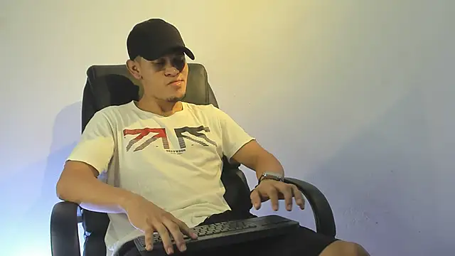 Snapshot of Manuel_FPG chatting on 09-13-25, 07:57 Manuel FPG online show from 09-13-25, 07:57