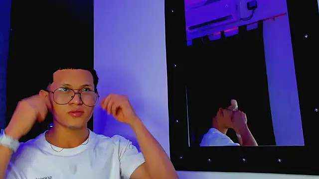 Snapshot of Manuel_FPG chatting on 10-18-25, 01:08 Manuel FPG online show from 10-18-25, 01:08