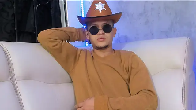 Snapshot of Manuel_FPG chatting on 11-28-25, 01:30 Manuel FPG online show from 11-28-25, 01:30