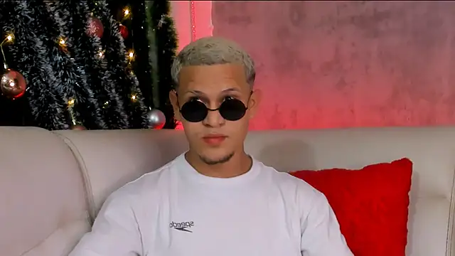 Snapshot of Manuel_FPG chatting on 12-05-25, 01:47 Manuel FPG online show from 12-05-25, 01:47