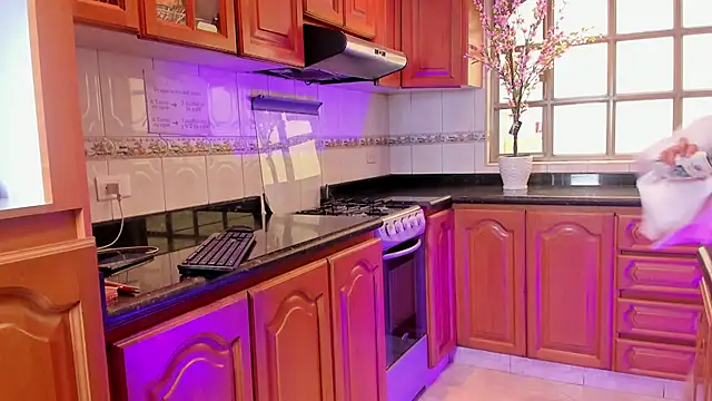 Snapshot of celeste_contreras chatting on 11-15-25, 01:40 celeste contreras online show from 11-15-25, 01:40