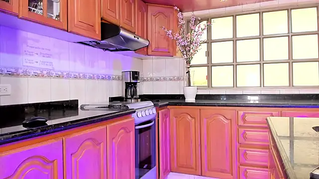 Snapshot of celeste_contreras chatting on 11-19-25, 12:05 celeste contreras online show from 11-19-25, 12:05