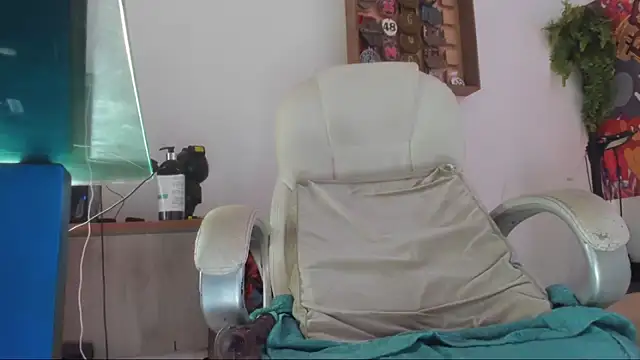 mila dash online show from 10-15-25, 01:22