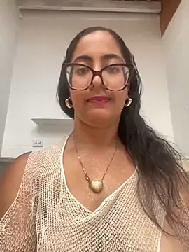 Jessyivonne online show from 10-17-25, 01:57