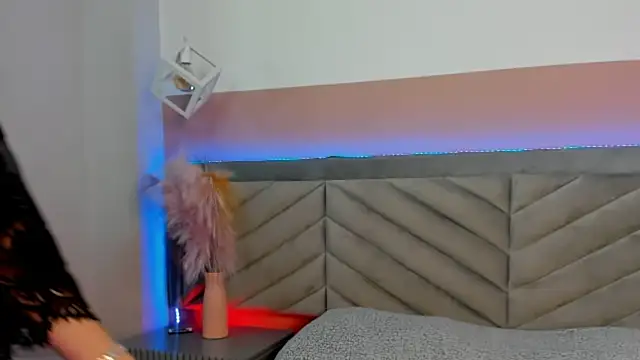 Snapshot of molly_zanderbond_ chatting on 10-18-25, 03:09 molly zanderbond  online show from 10-18-25, 03:09