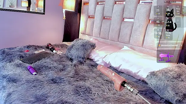 Snapshot of melody-rouss chatting on 10-31-25, 03:57 melody-rouss online show from 10-31-25, 03:57