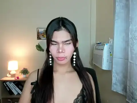 Snapshot of dianne_swift chatting on 10-21-25, 03:24 dianne swift online show from 10-21-25, 03:24