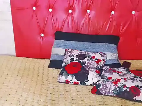 Snapshot of AppleAss02 chatting on 09-21-25, 07:26 AppleAss02 online show from 09-21-25, 07:26