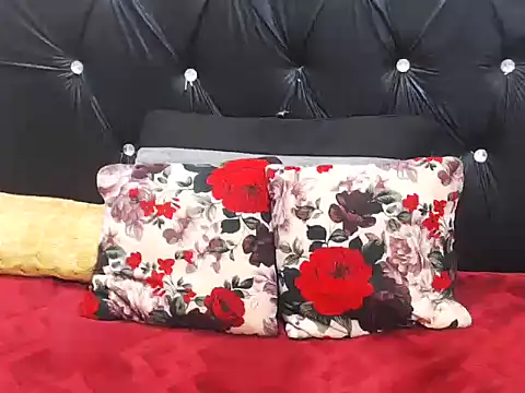 Snapshot of AppleAss02 chatting on 10-14-25, 06:42 AppleAss02 online show from 10-14-25, 06:42