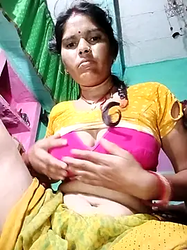 Snapshot of Sexy_queeny chatting on 09-18-25, 10:01 Sexy queeny online show from 09-18-25, 10:01