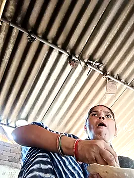 Snapshot of Sexy_queeny chatting on 09-22-25, 07:10 Sexy queeny online show from 09-22-25, 07:10