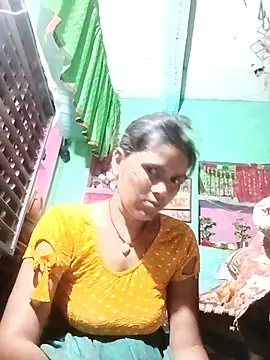 Snapshot of Sexy_queeny chatting on 10-13-25, 06:52 Sexy queeny online show from 10-13-25, 06:52