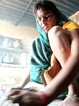 Snapshot of Sexy_queeny chatting on 10-15-25, 03:39 Sexy queeny online show from 10-15-25, 03:39