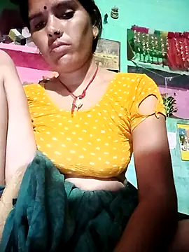 Snapshot of Sexy_queeny chatting on 10-15-25, 03:45 Sexy queeny online show from 10-15-25, 03:45