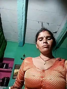 Snapshot of Sexy_queeny chatting on 10-22-25, 02:17 Sexy queeny online show from 10-22-25, 02:17