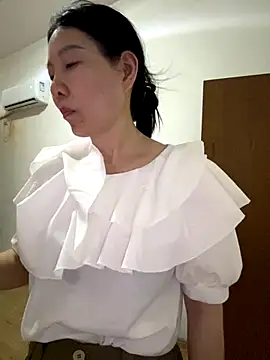 xiiuuff18 online show from 09-30-25, 11:48