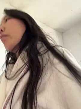 xiiuuff18 online show from 11-19-25, 01:38