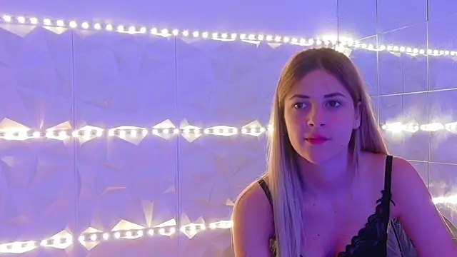 Aishha  online show from 09-25-25, 05:11