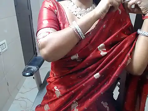  LoveBirds online show from 05-07-26, 04:56