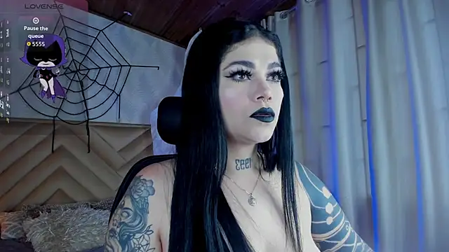 Snapshot of _raven_black chatting on 10-17-25, 02:41  raven black online show from 10-17-25, 02:41