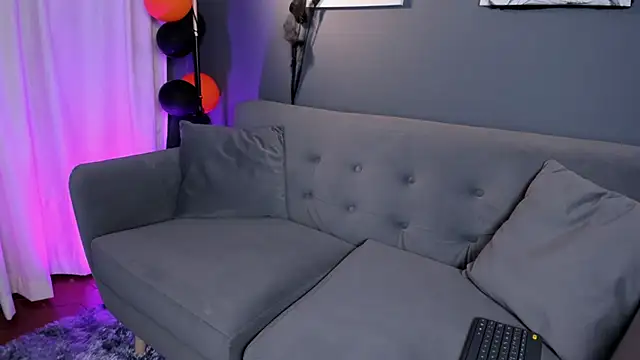 Snapshot of flower_smith_ chatting on 10-18-25, 11:55 flower smith online show from 10-18-25, 11:55